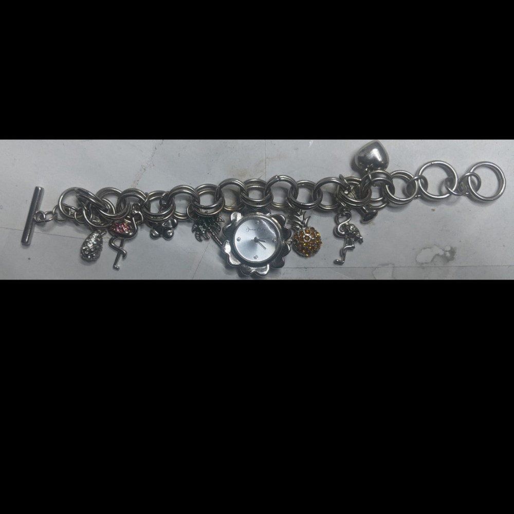 quartz movt 13434 charm watch